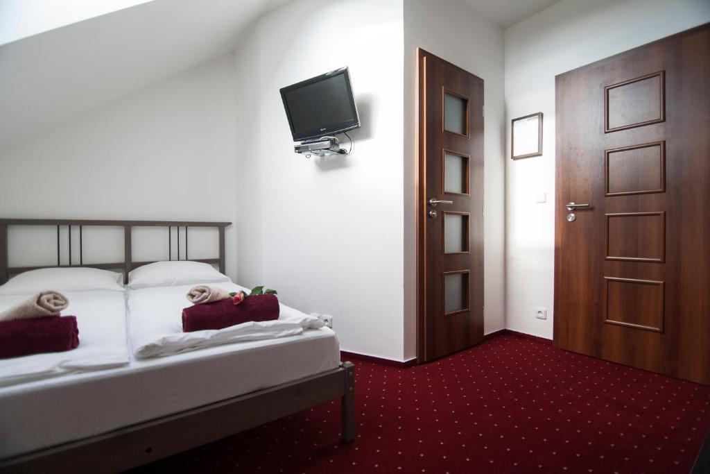 Hotel Krusnohorsky Dvur Cínovec الغرفة الصورة