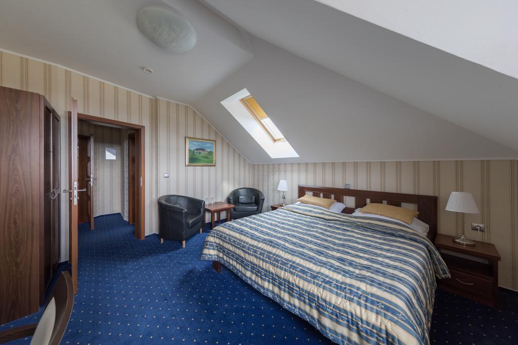 Hotel Krusnohorsky Dvur Cínovec المظهر الخارجي الصورة